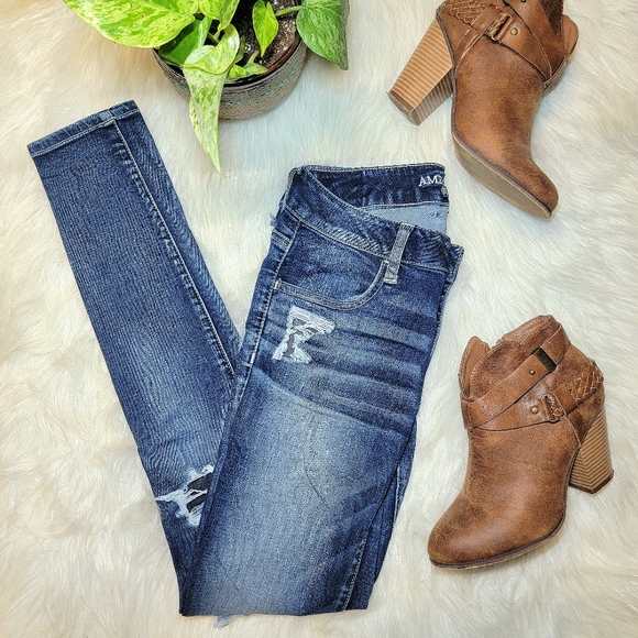 🎉 LAST CHANCE! 🎉 American Eagle Distressed Jeggings / Dark Wash / Size 4 Short - Picture 11 of 12
